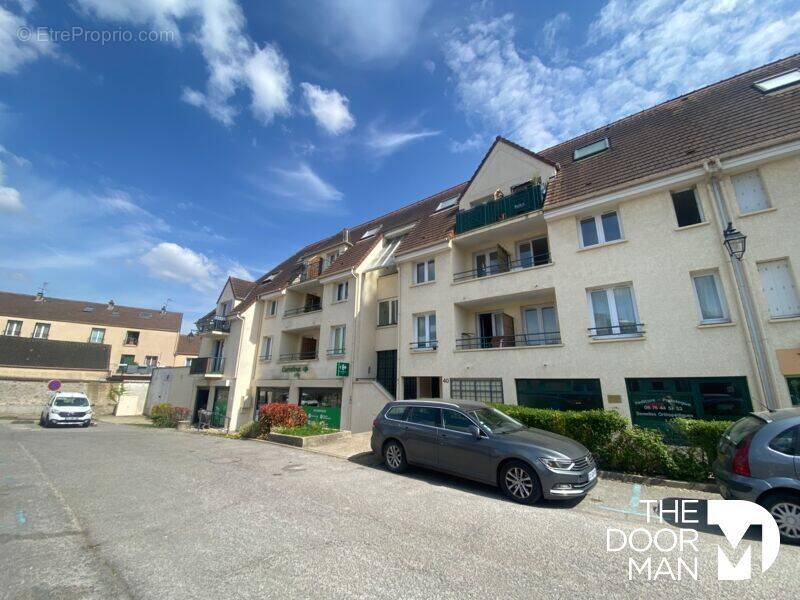Appartement à LE MESNIL-SAINT-DENIS