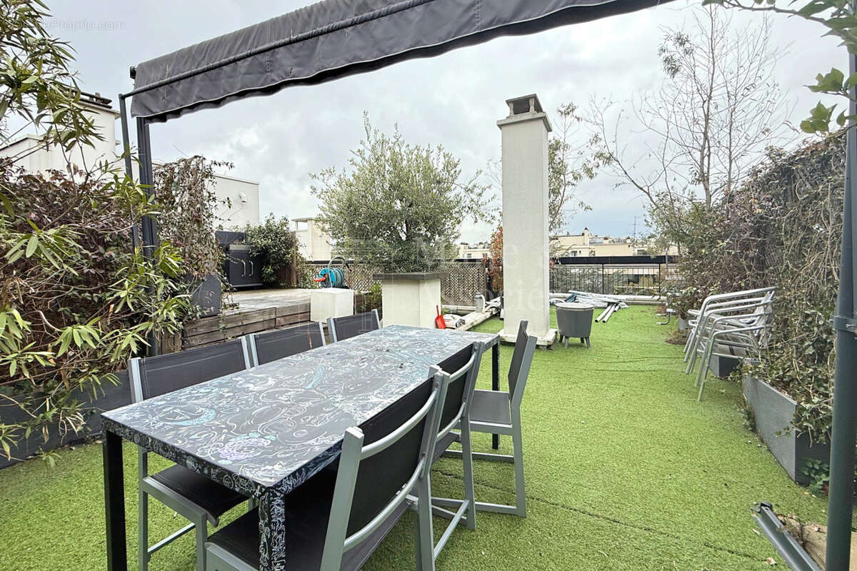 Appartement à NEUILLY-SUR-SEINE