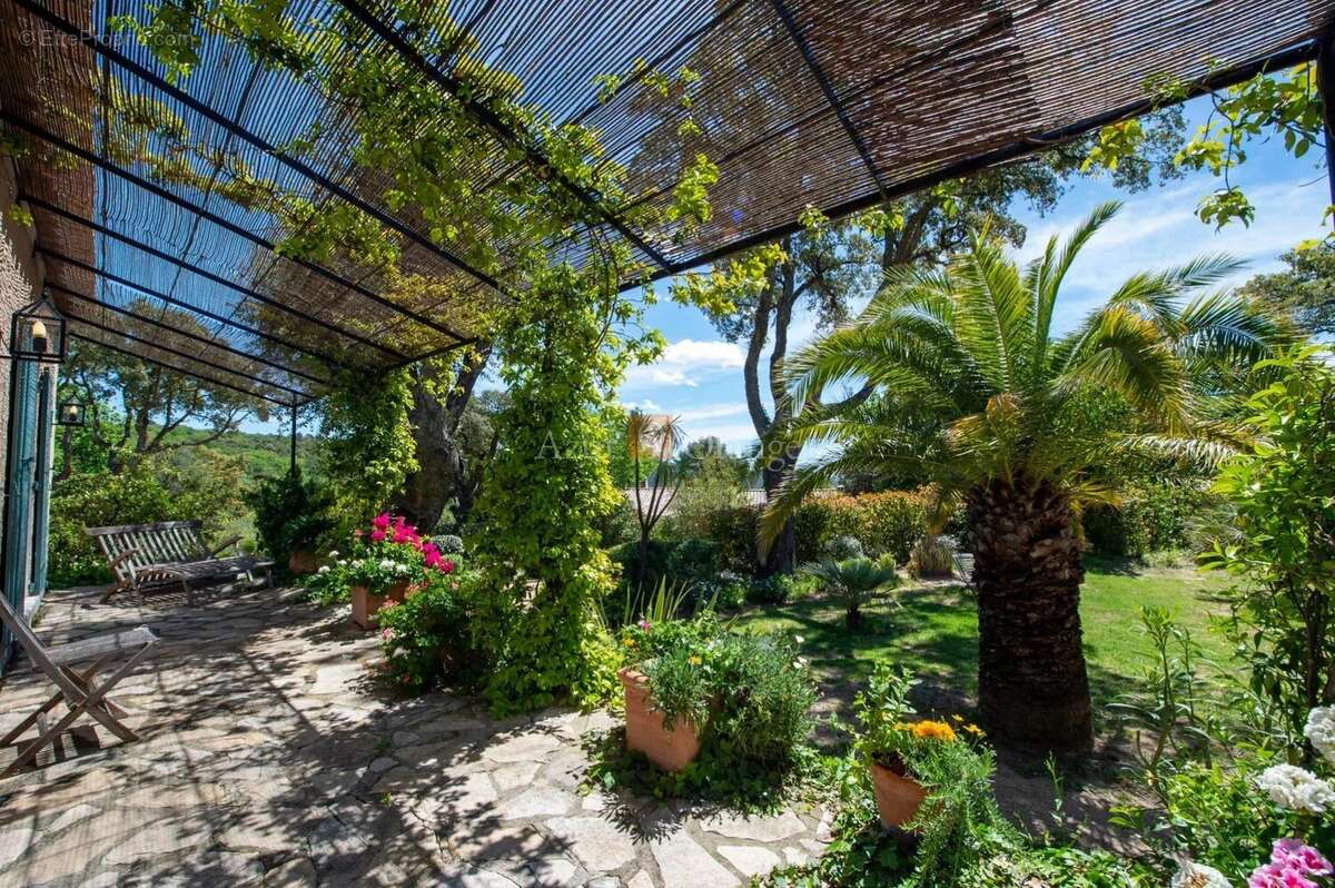 Maison à LA GARDE-FREINET