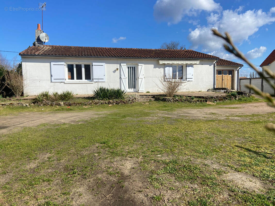 Maison à LENCLOITRE
