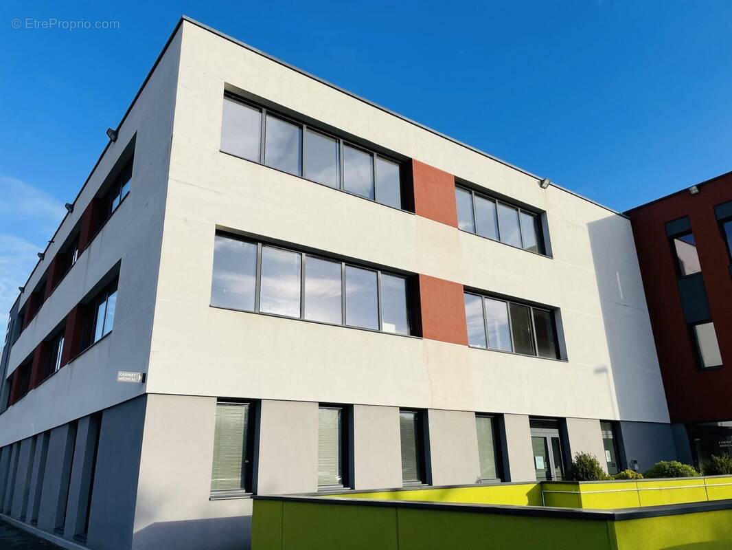 façade - Commerce à SAINT-GREGOIRE