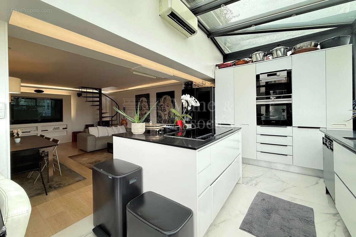 Appartement à NEUILLY-SUR-SEINE