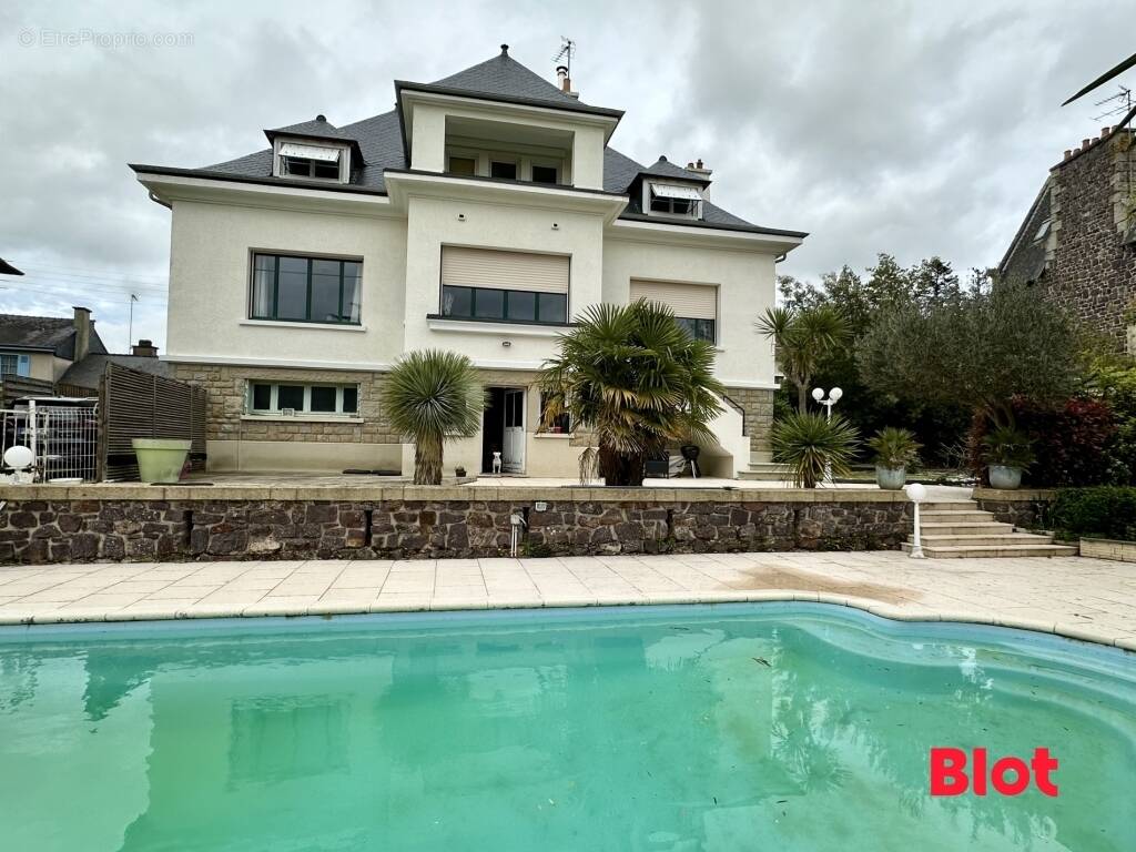 Maison à MONTFORT-SUR-MEU