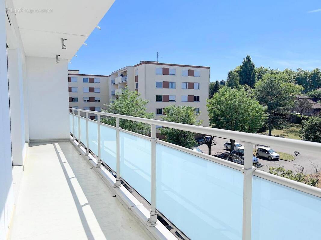   - Appartement à DECINES-CHARPIEU