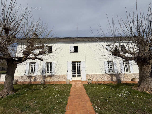 Maison à MONTGUYON