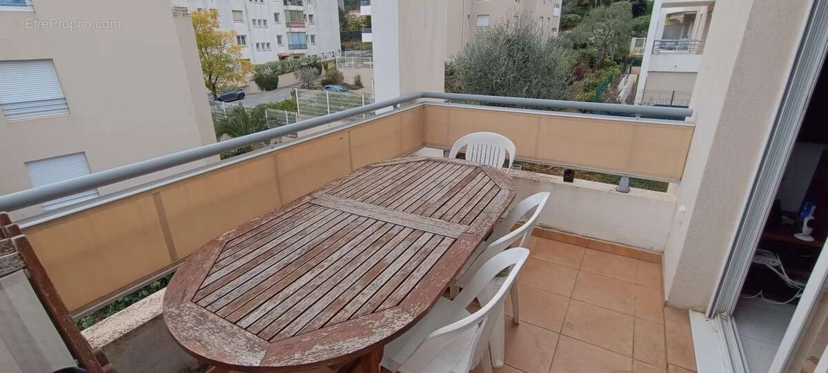 Appartement à SAINT-LAURENT-DU-VAR