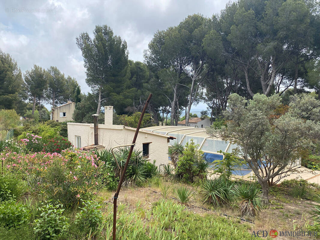 Terrain à LA FARE-LES-OLIVIERS