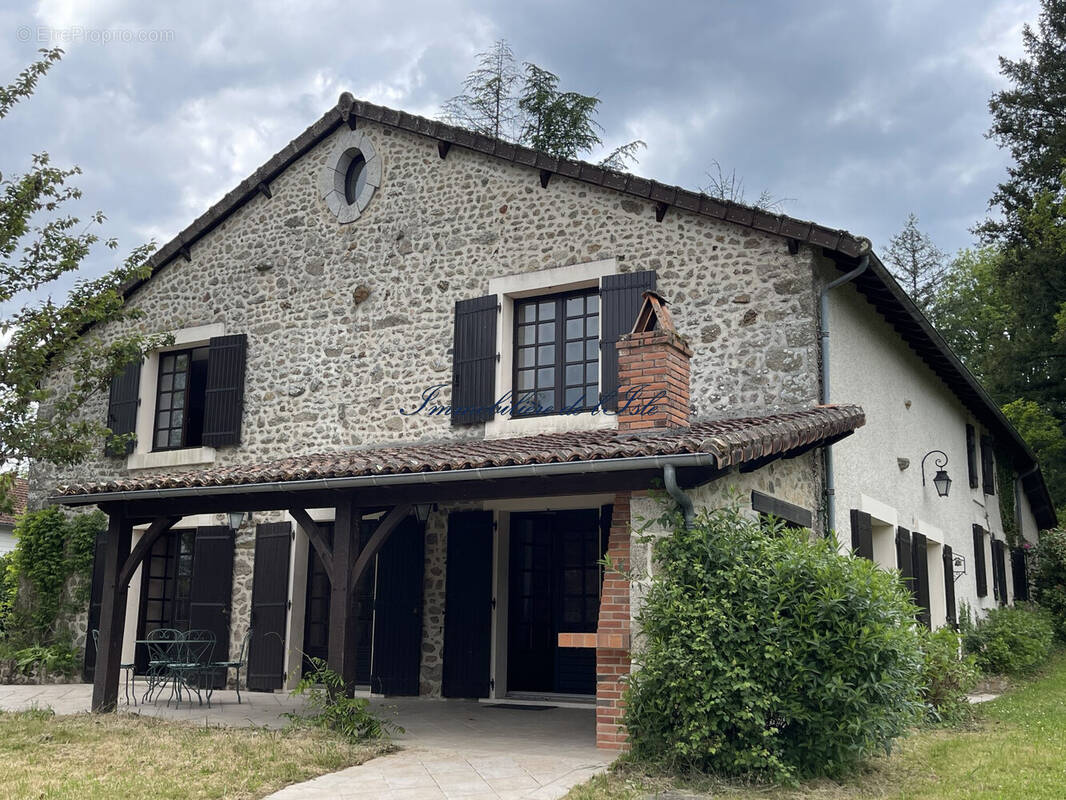 Maison à CHAMPNIERS-ET-REILHAC