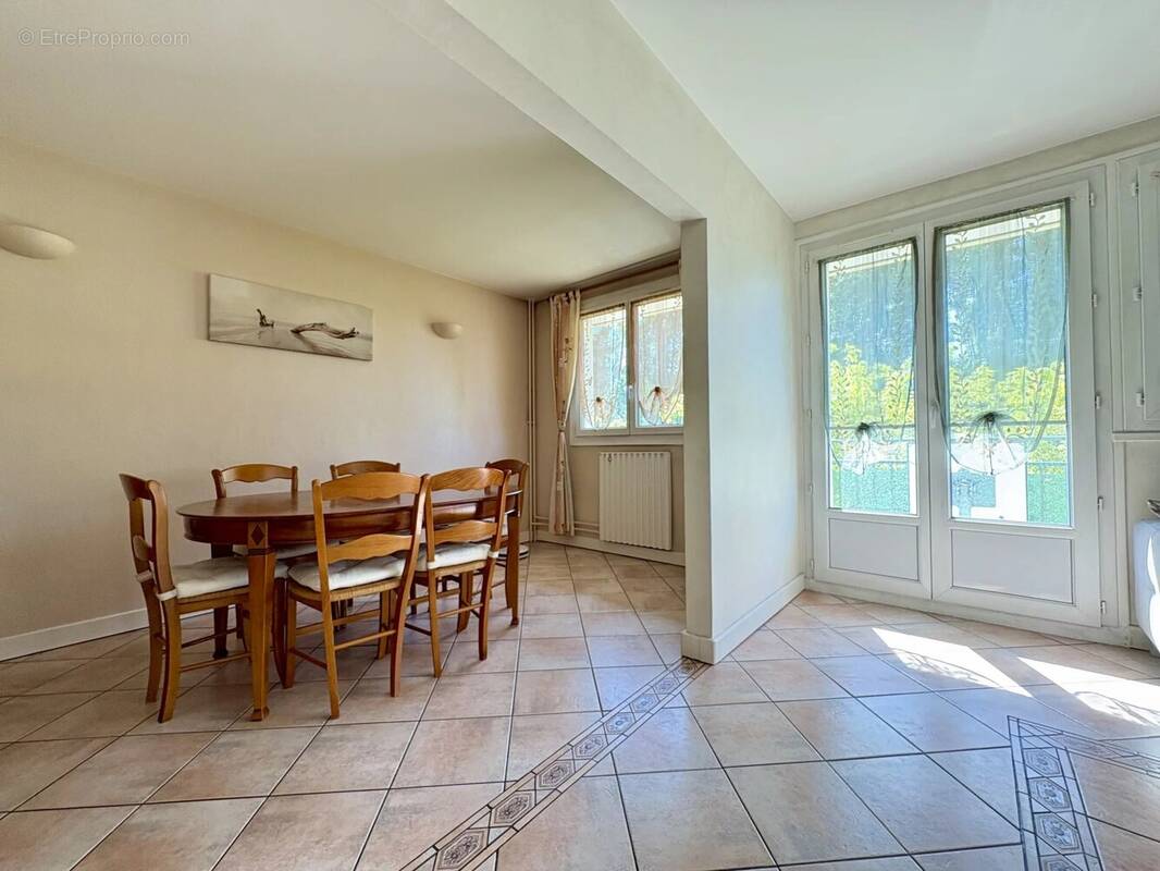 Appartement à LE PLESSIS-TREVISE