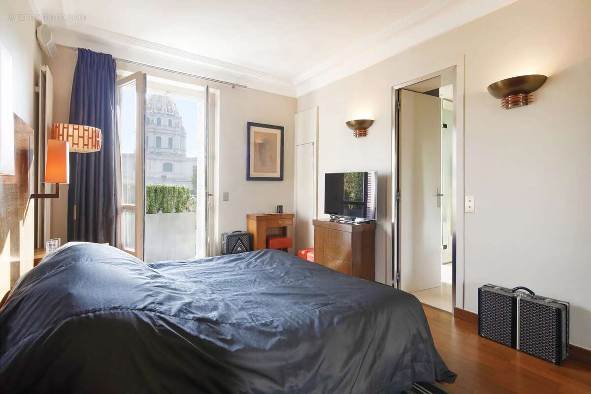 Appartement à PARIS-7E