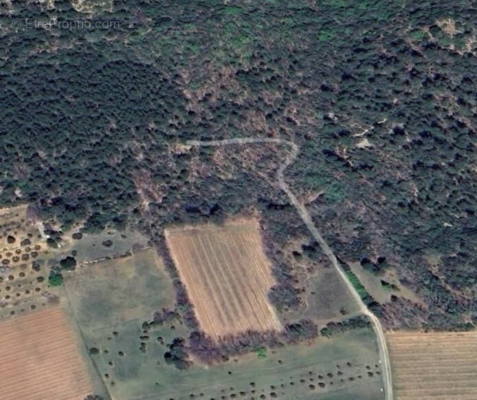 Terrain à SAINTE-ANASTASIE-SUR-ISSOLE