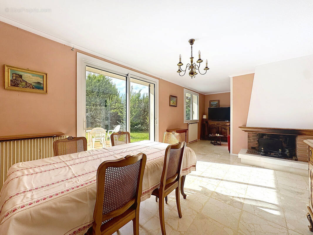Maison à FRANQUEVILLE-SAINT-PIERRE