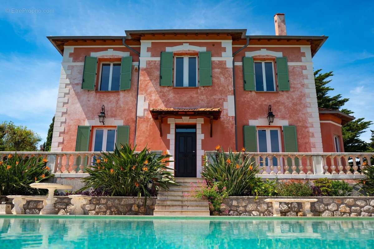 Maison à MANDELIEU-LA-NAPOULE