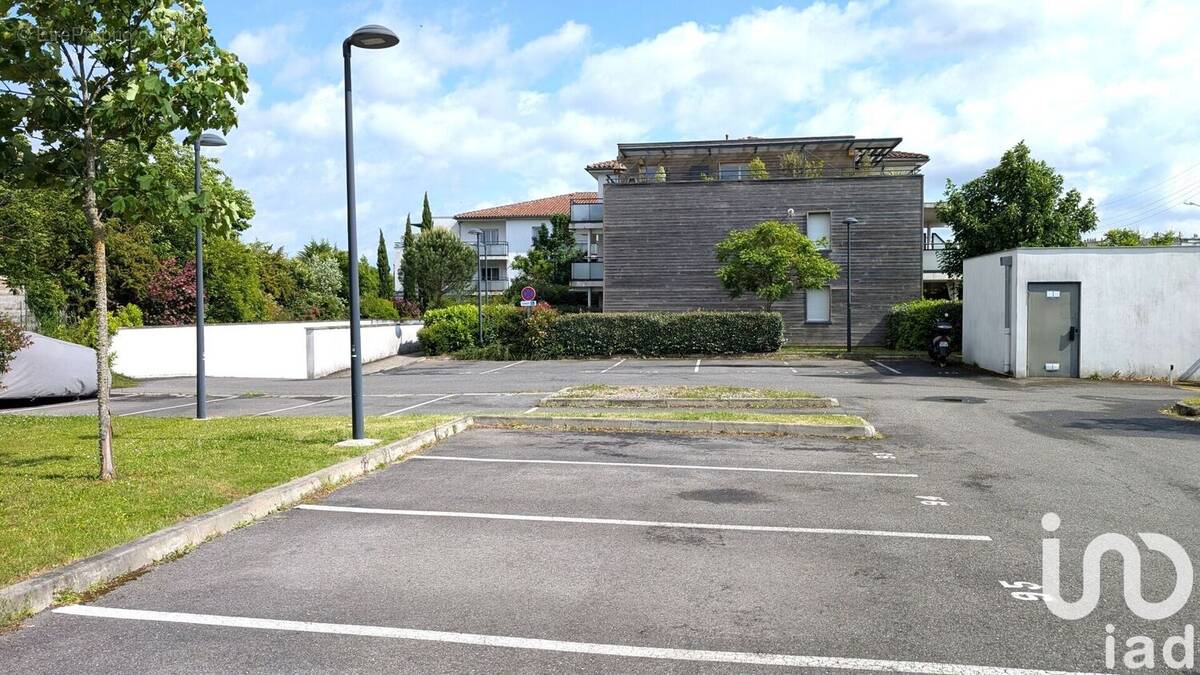 Photo 1 - Parking à CASTELGINEST