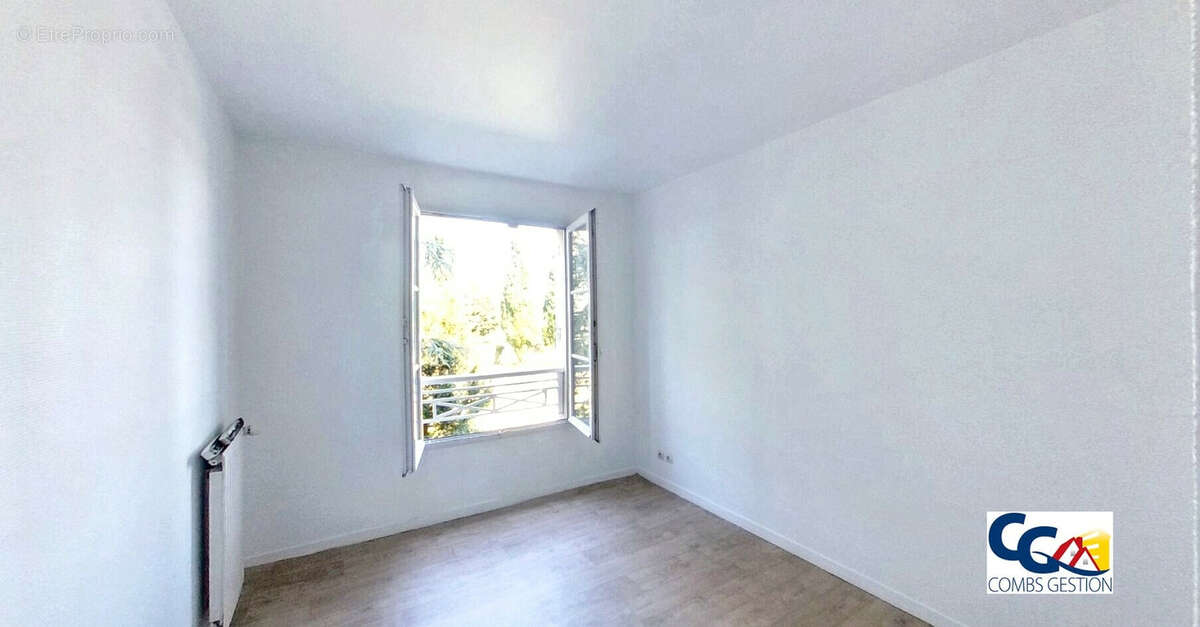 Appartement à COMBS-LA-VILLE