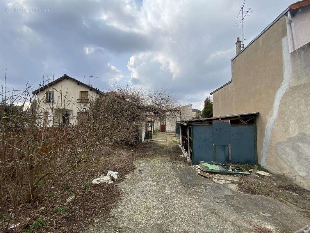 Terrain à DRANCY