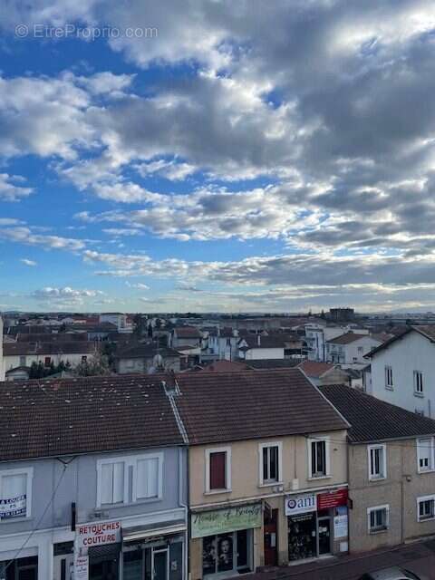 Appartement à DECINES-CHARPIEU