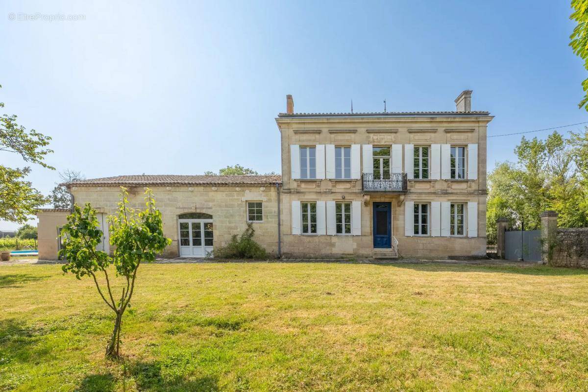 Maison à AMBES