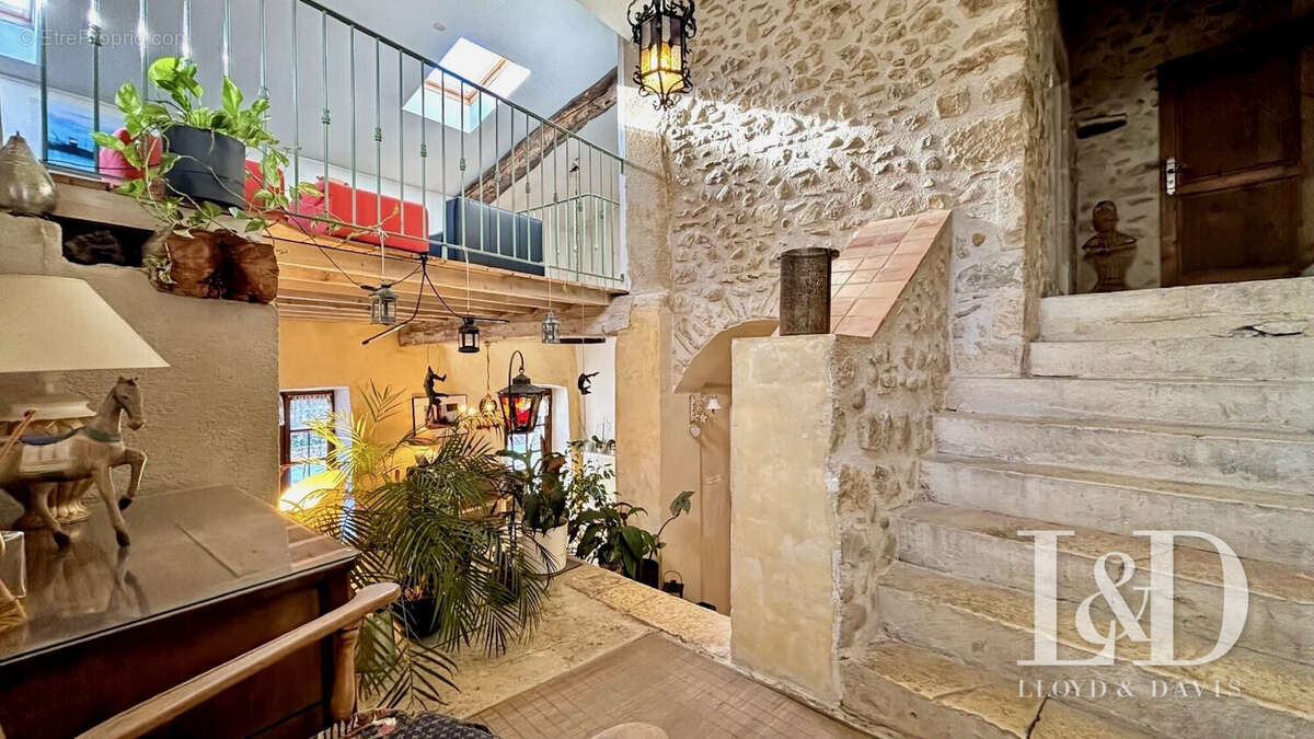 Maison à MIRMANDE