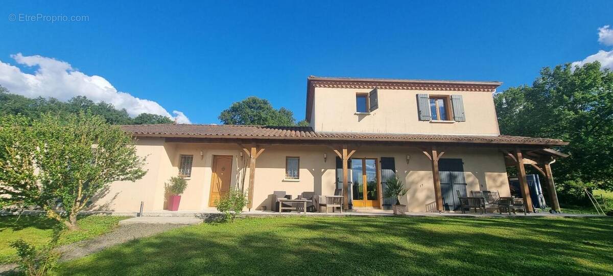 Maison à CHERVEIX-CUBAS