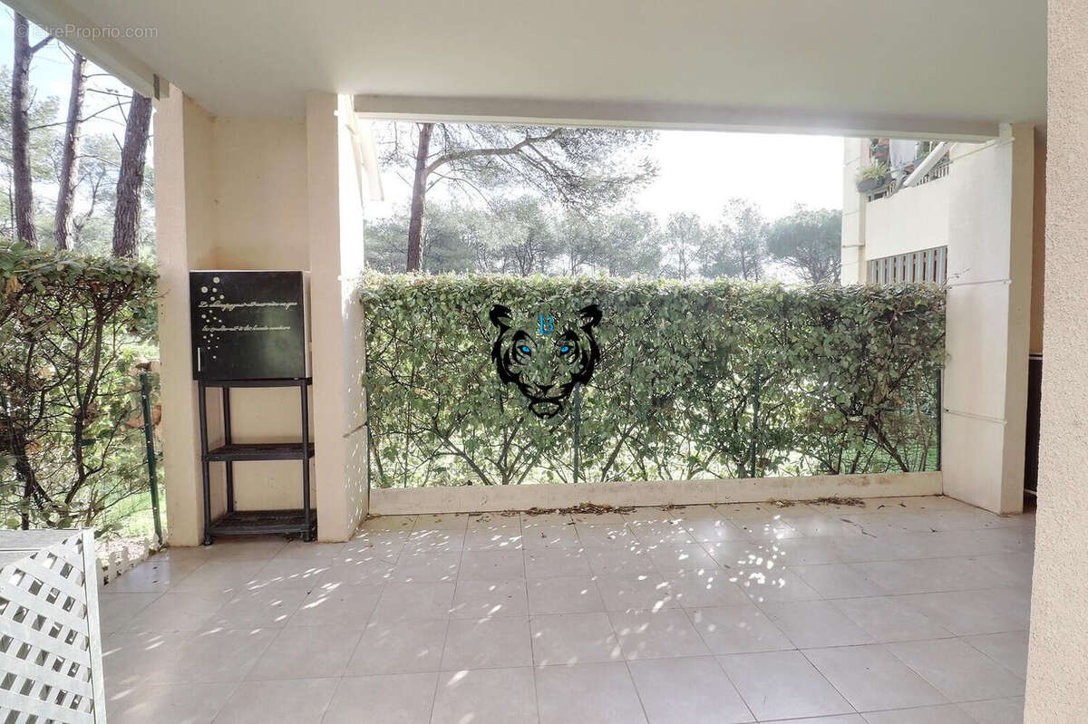 Appartement à ROQUEBRUNE-SUR-ARGENS
