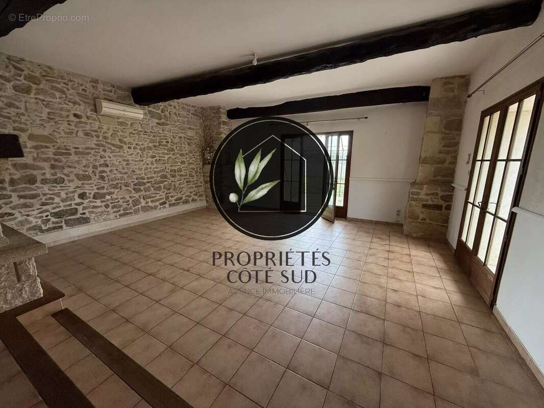 Maison à LAUDUN-L&#039;ARDOISE