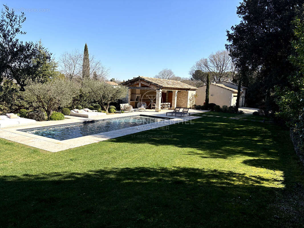 Maison à MAS-BLANC-DES-ALPILLES