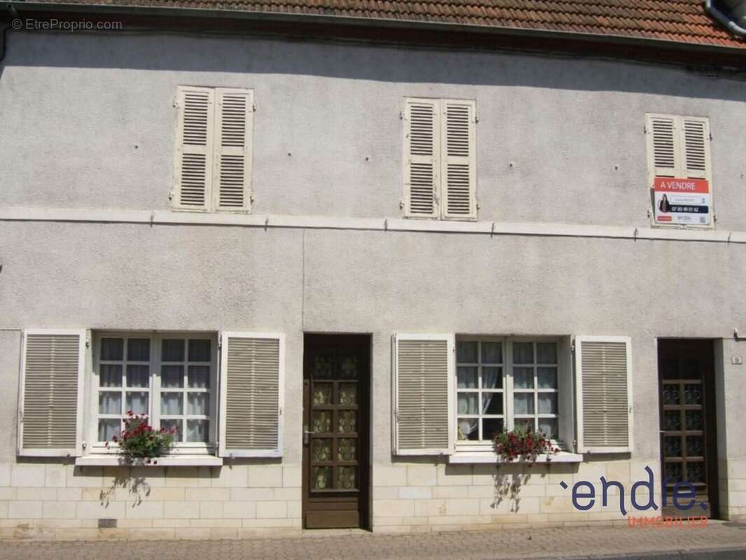 Maison à COSNE-D&#039;ALLIER