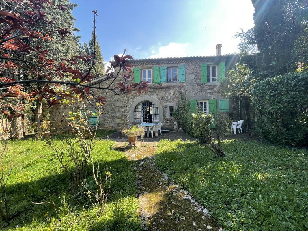 Maison à CHARMES-SUR-RHONE