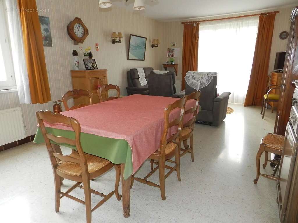 Maison à SAINT-PIERRE-SUR-DIVES