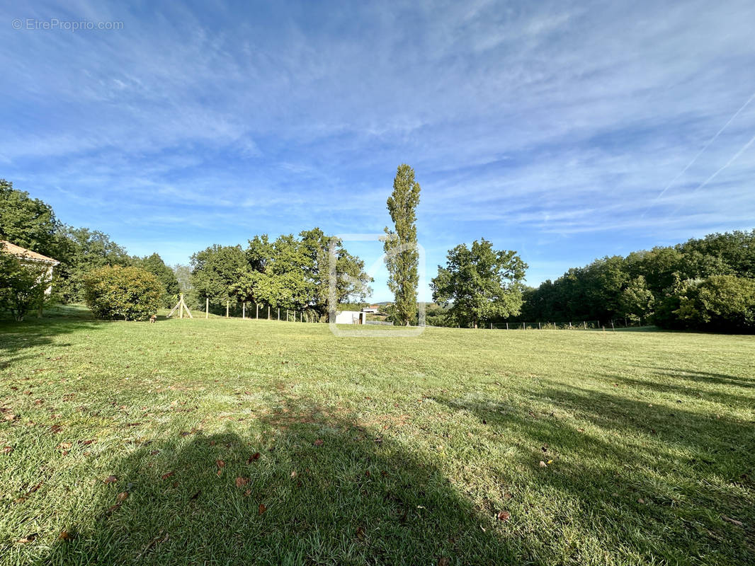 Terrain à NADAILLAC