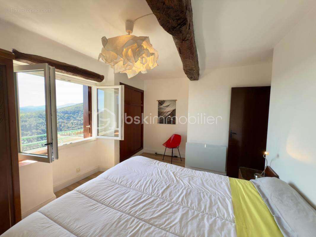 Appartement à SAINT-CEZAIRE-SUR-SIAGNE