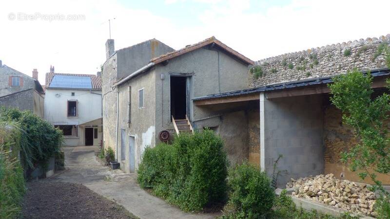 Maison à THENEZAY