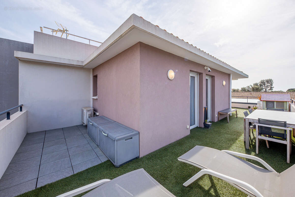 Appartement à SAINT-LAURENT-DU-VAR