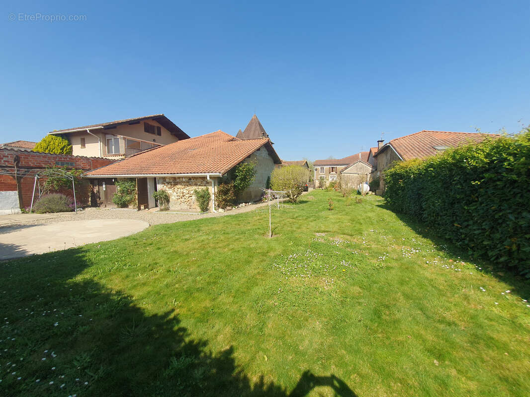 Maison à HAGETMAU