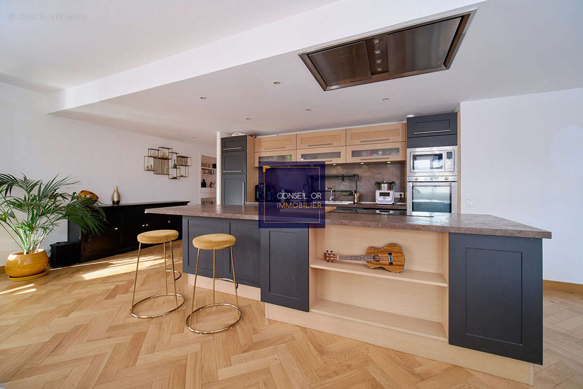Appartement à SAINT-GENIS-LAVAL