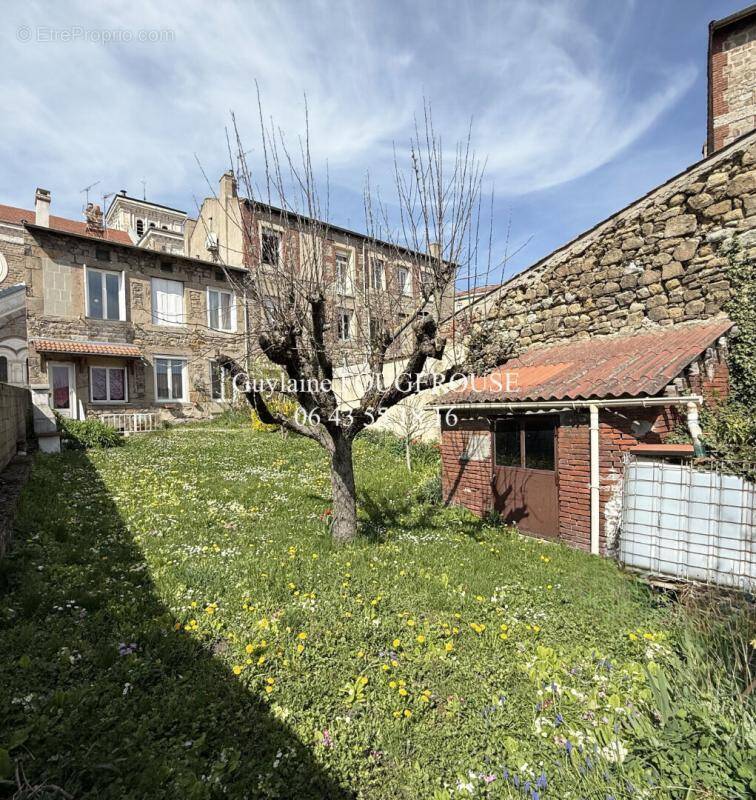 Appartement à SAINT-GENEST-LERPT