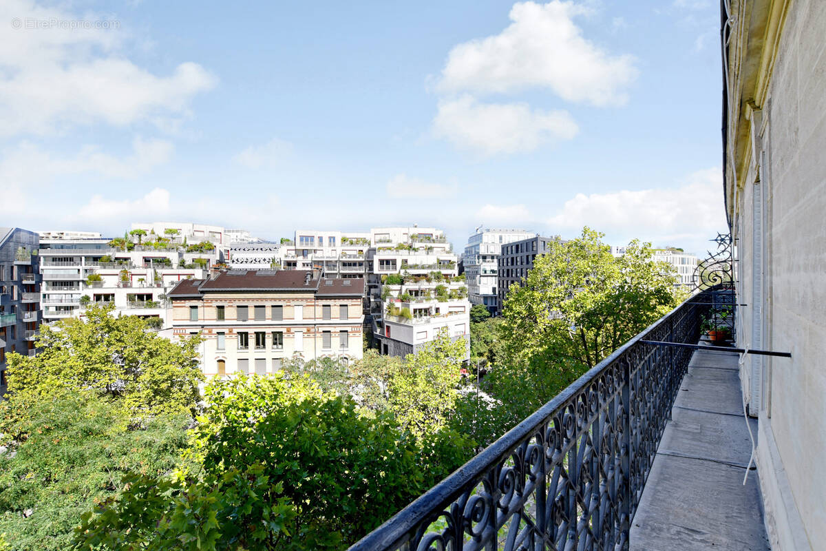 Appartement à PARIS-17E