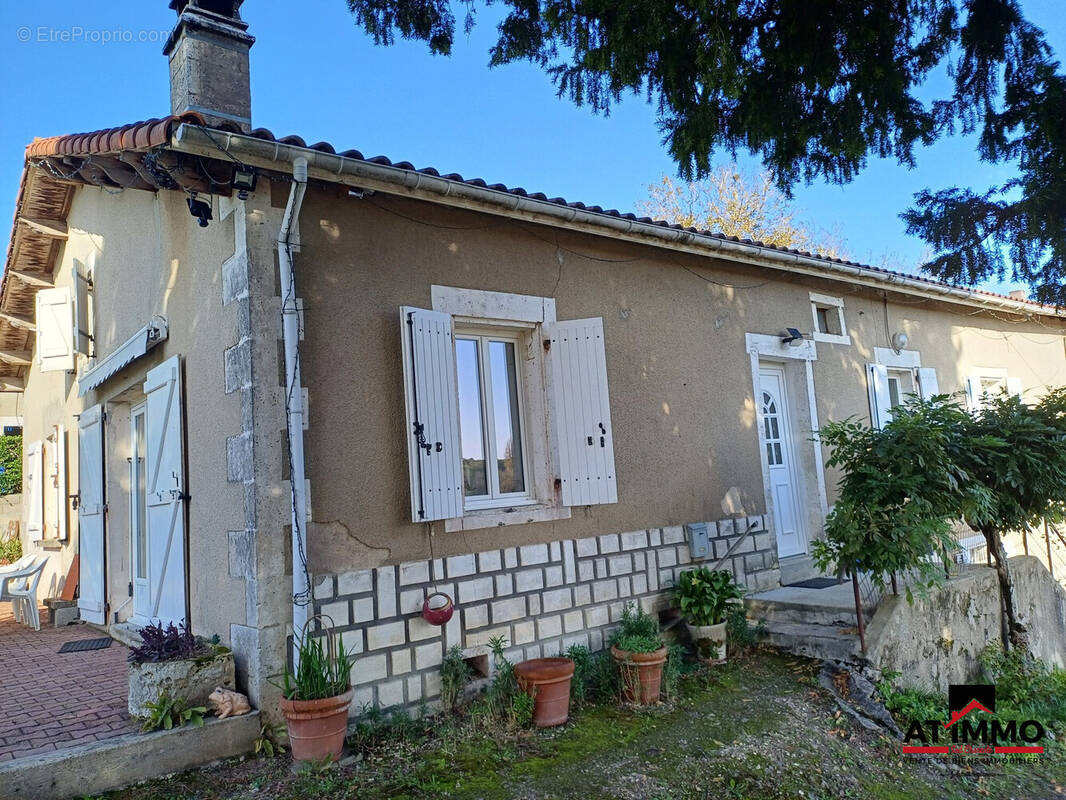 Maison à COURGEAC