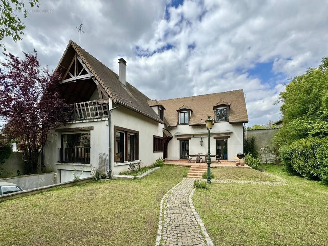 Maison à L&#039;HAY-LES-ROSES