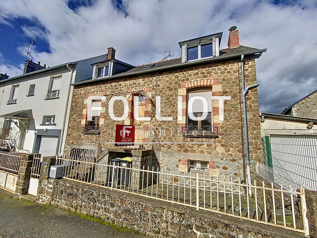 Maison à FOUGERES