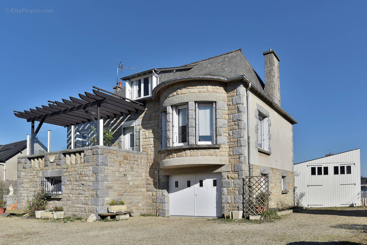 Maison à SAINT-JACUT-DE-LA-MER
