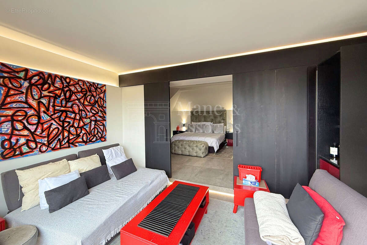 Appartement à NEUILLY-SUR-SEINE