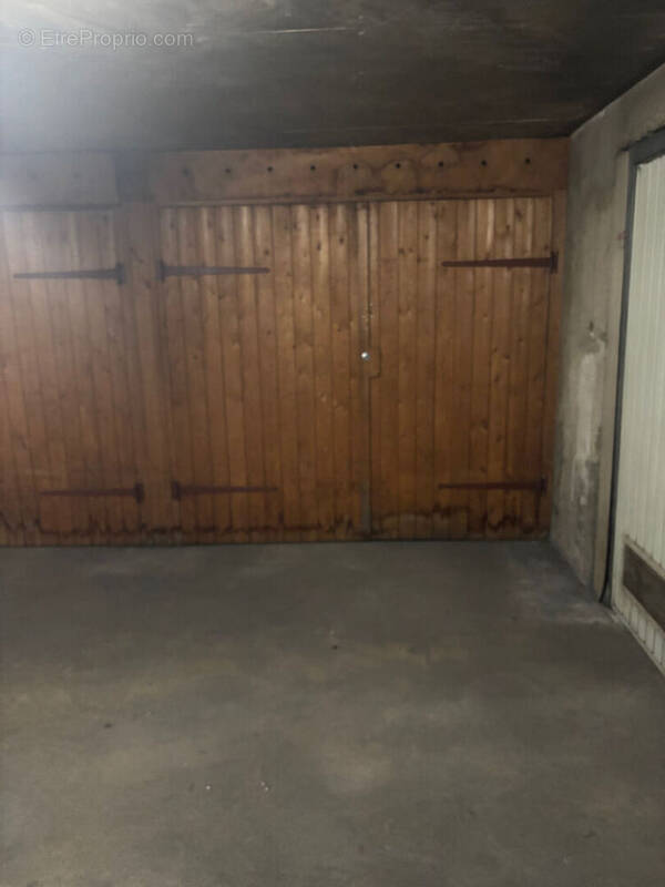 Parking à PARIS-20E