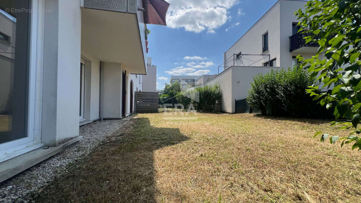 Appartement à FLEURY-MEROGIS