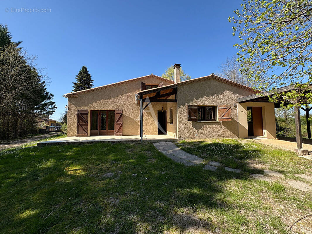 Maison à NEGREPELISSE