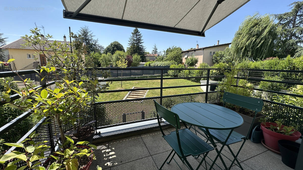 Appartement à SAINT-GENIS-LES-OLLIERES