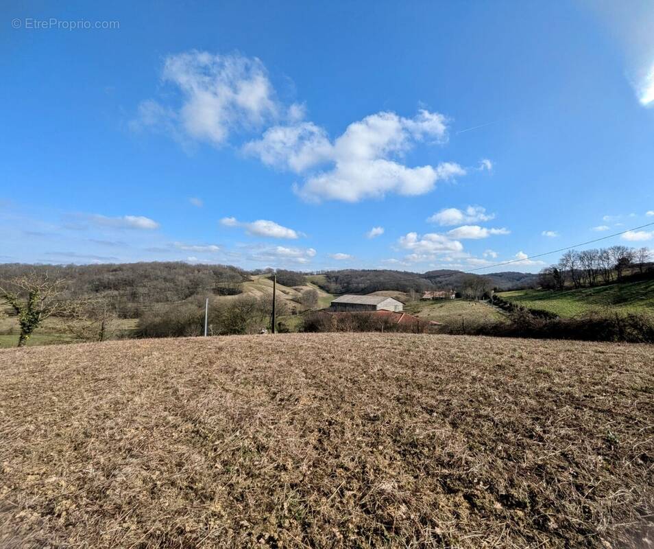 Terrain à TRONCENS