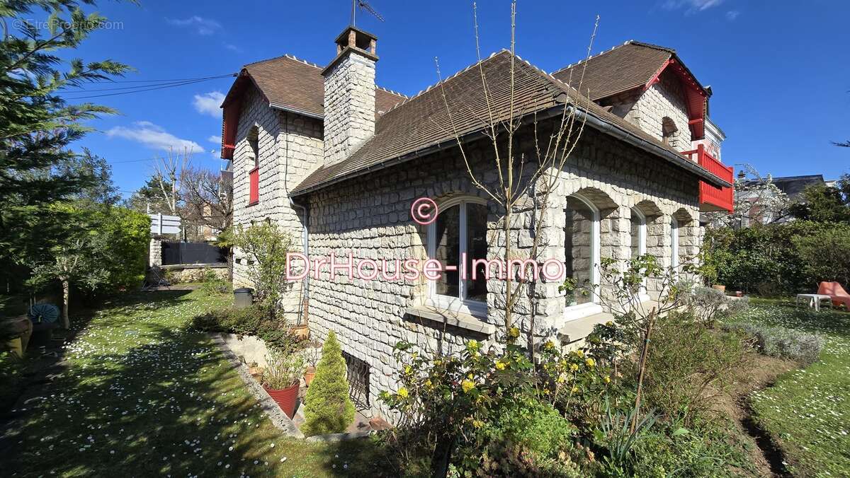 Maison à SAINT-MAUR-DES-FOSSES