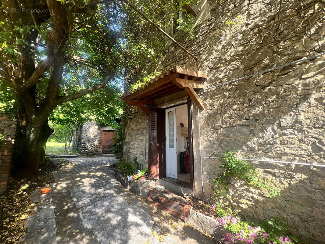 Maison à SAINT-BRES